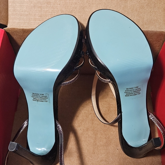 Betsy Johnson Disco Heel - Picture 3 of 4